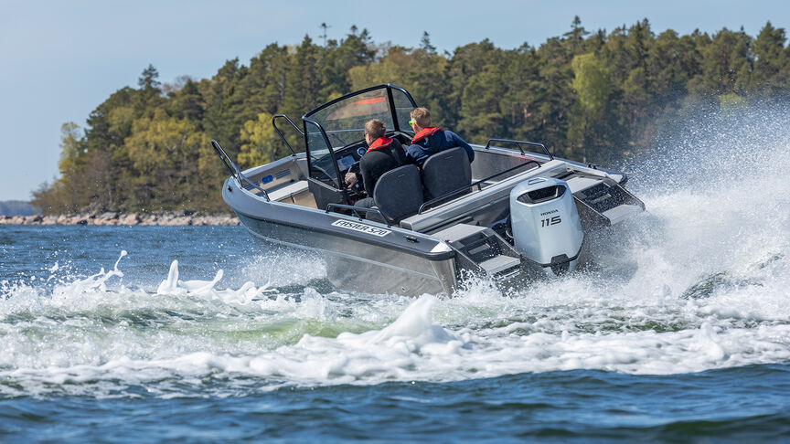 Koppel op een boot met een Honda BF115 motor 