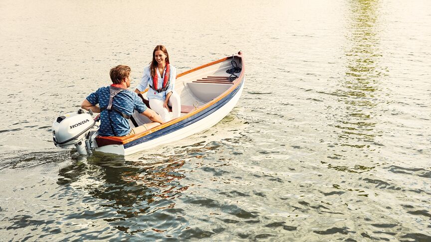 Koppel op een boot met een Honda BF6 motor 