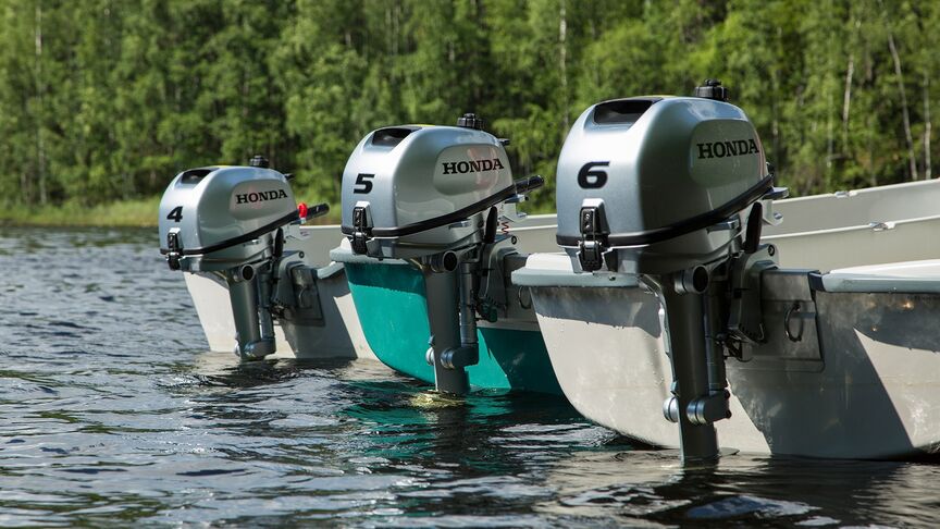 Koppel op een boot met een Honda BF6 motor 