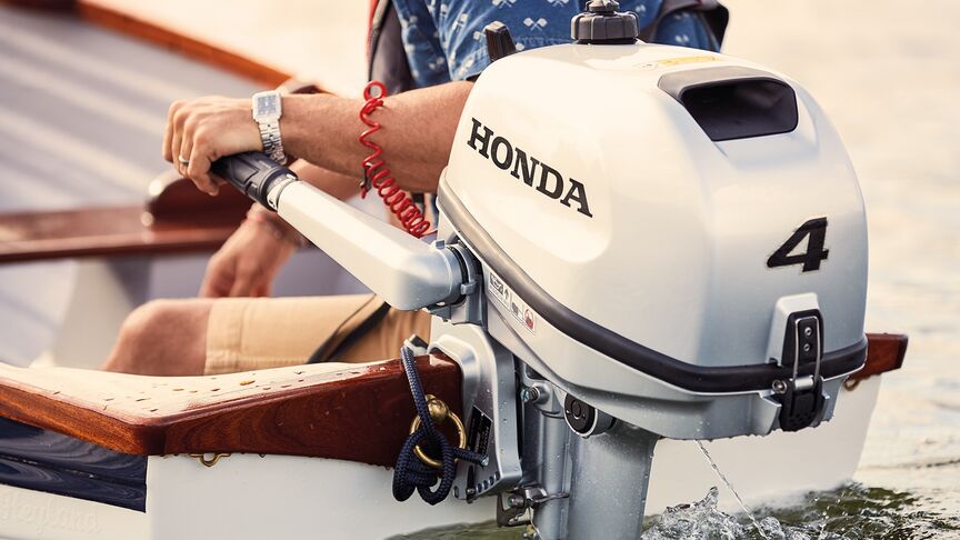 Koppel op een boot met een Honda BF6 motor 